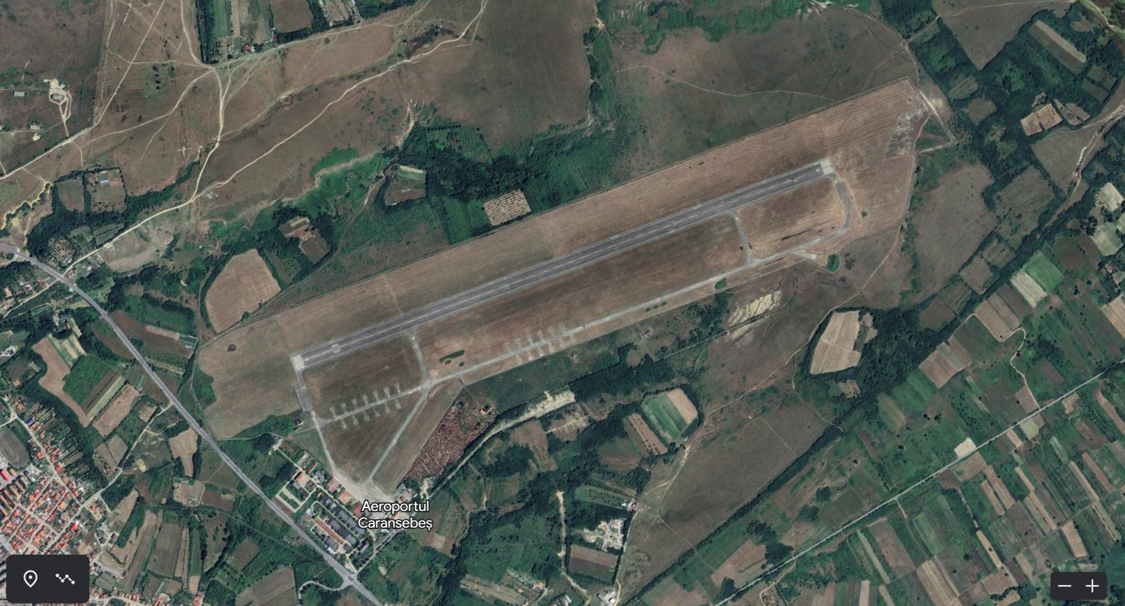 Cu avionul la Caransebeș? Aeroportul orașului, reabilitat și modernizat cu fonduri europene; proiectul, sprijinit de ministrul Transporturilor, Sorin Grindeanu ( presa locală )