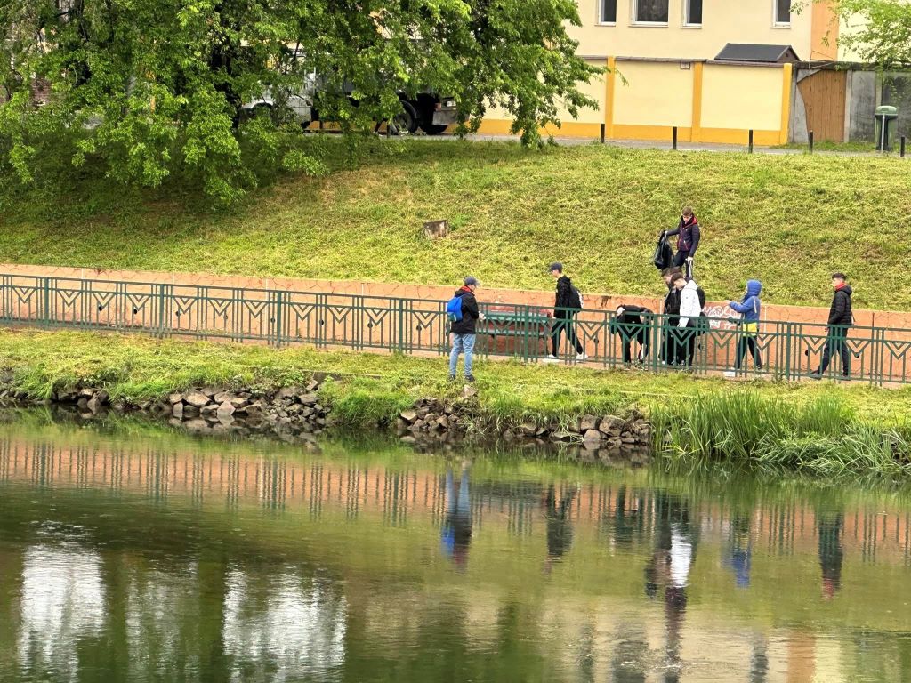 ”APELE ROMÂNE”, filiala Crișuri, oferă 2.006.900 lei pentru un utilaj și echipamentele aferente pentru ”curățare de plante, colectare plutitori de la suprafața luciului de apă și întreținere corpuri de apă”